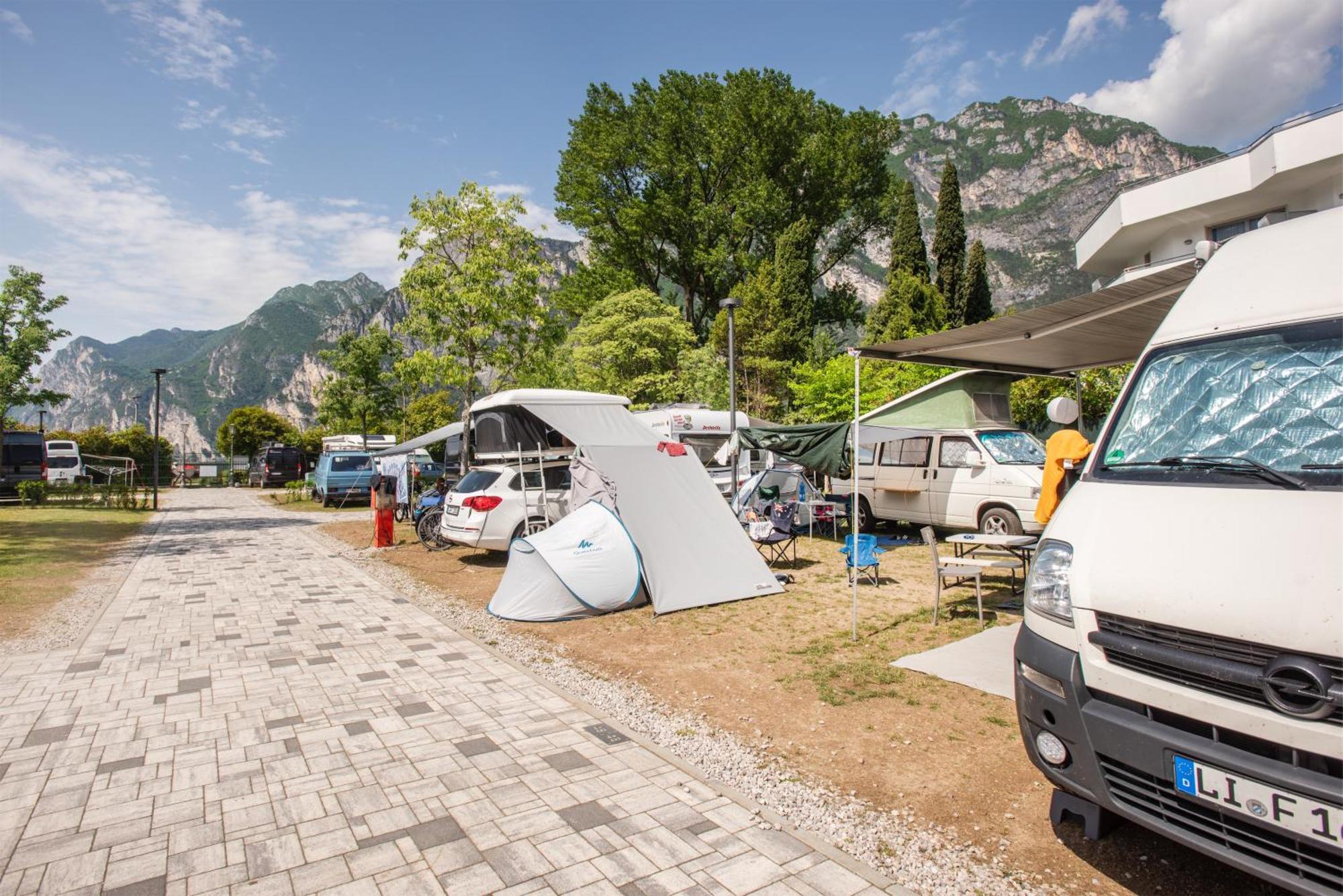 Al Lago Camping & Rooms リーヴァ・デル・ガルダ エクステリア 写真