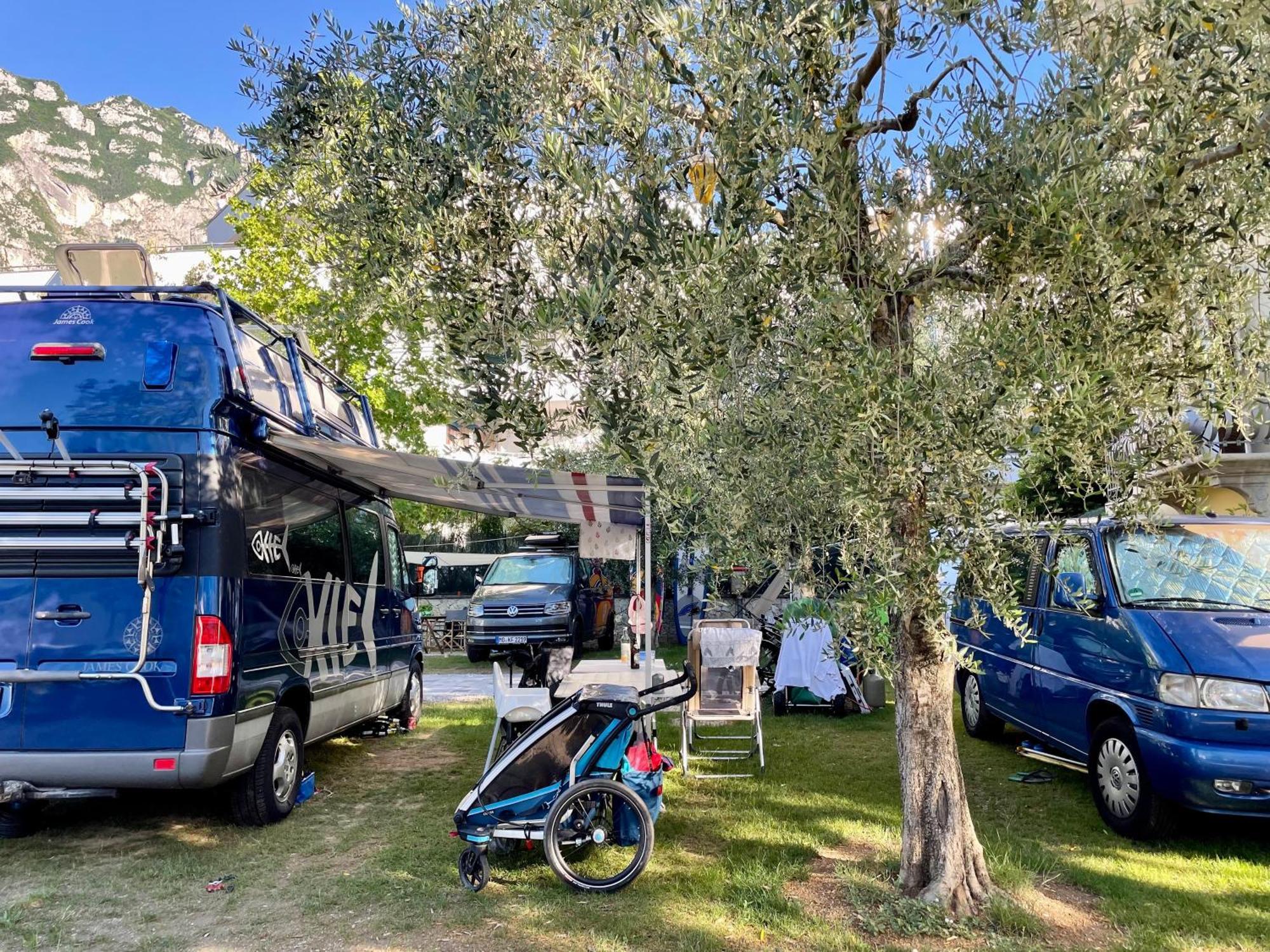 Al Lago Camping & Rooms リーヴァ・デル・ガルダ エクステリア 写真