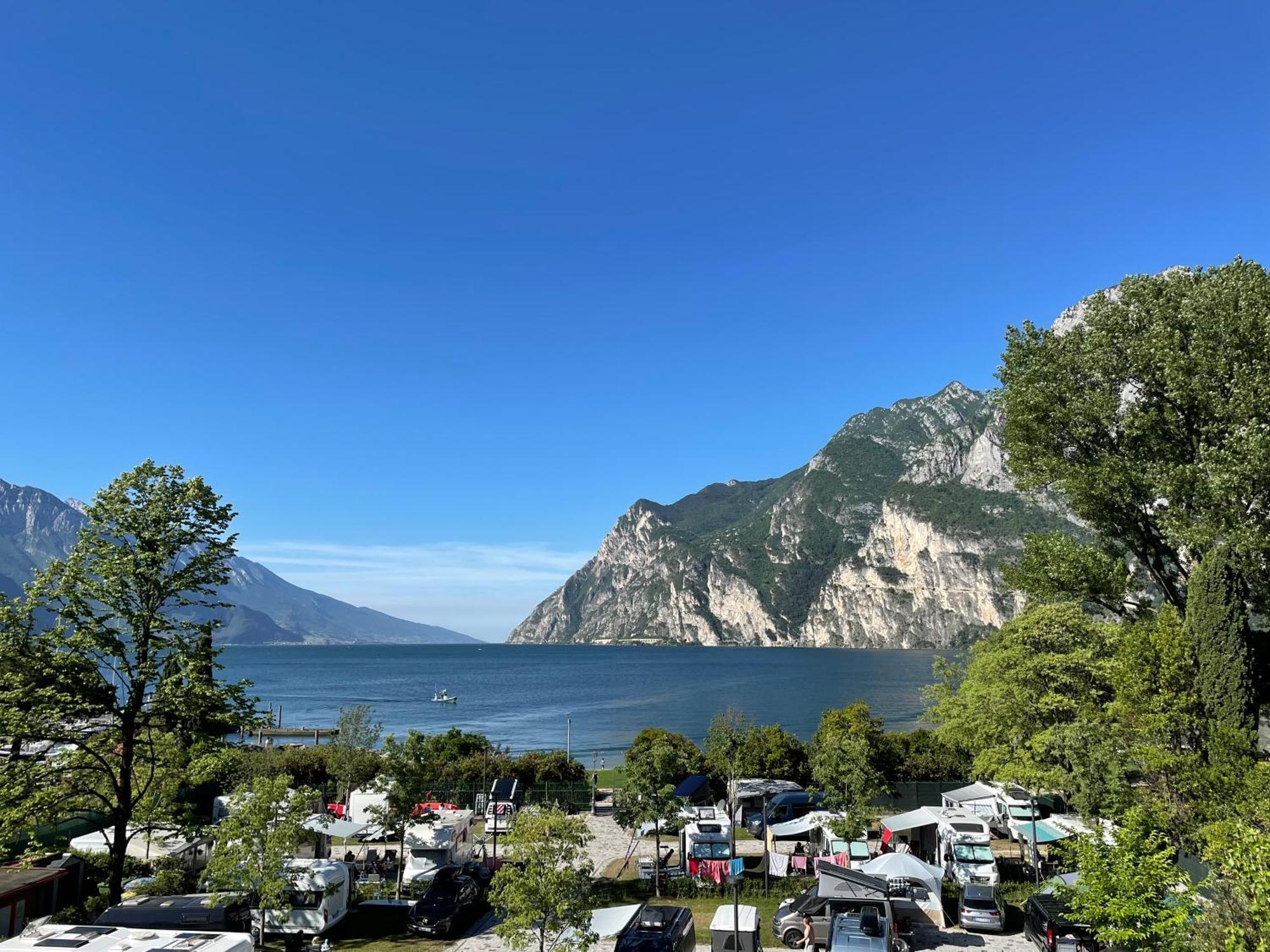 Al Lago Camping & Rooms リーヴァ・デル・ガルダ エクステリア 写真
